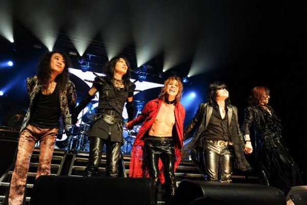 X Japan สุดยอด!! กับคอนเสิร์ตแห่งการรอคอยกว่า 10 ปีเต็ม ใน Oishi Chakulza Presents X Japan 2011 World Tour in Bangkok
