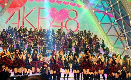 “AKB48” นำทีมแดงคว้าชัยงานขาว-แดง ครั้งที่ 62