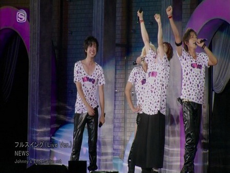 NEWS ส่งความรู้สึกถึงแฟนๆ ด้วยน้ำตาบนเวที NEWS LIVE TOUR 2012 ~Utsukushii Koi ni Suruyo~!