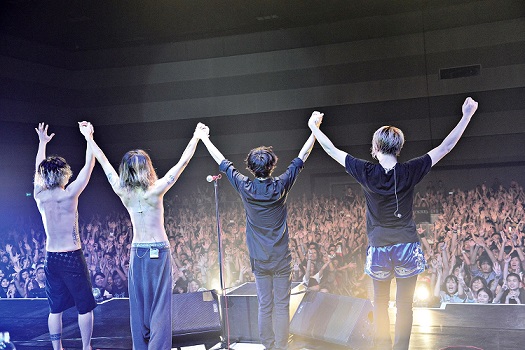 Official Photo 02 - ONE OK ROCK
