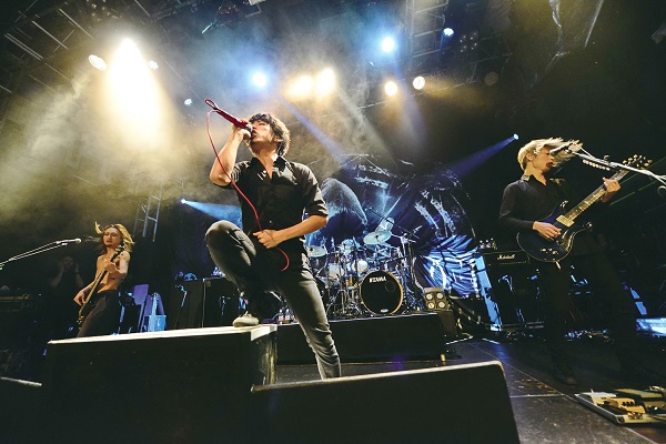 Official Photo 06 - ONE OK ROCK