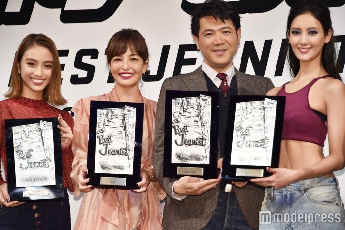 นานาโอะ ควง ยูโตะ นากาจิม่า ขึ้นรับรางวัล Best Jeanist ประจำปี 2017