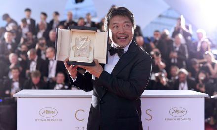 โคเรเอดะ ฮิโรคาสุ  หลั่งน้ำตา นำ SHOPLIFTERS คว้ารางวัลปาล์มทองคำ  รางวัลสูงสุดจากเทศกาลภาพยนตร์เมืองคานส์ปีนี้  ในไทยเตรียมฉาย 2 สิงหาคม